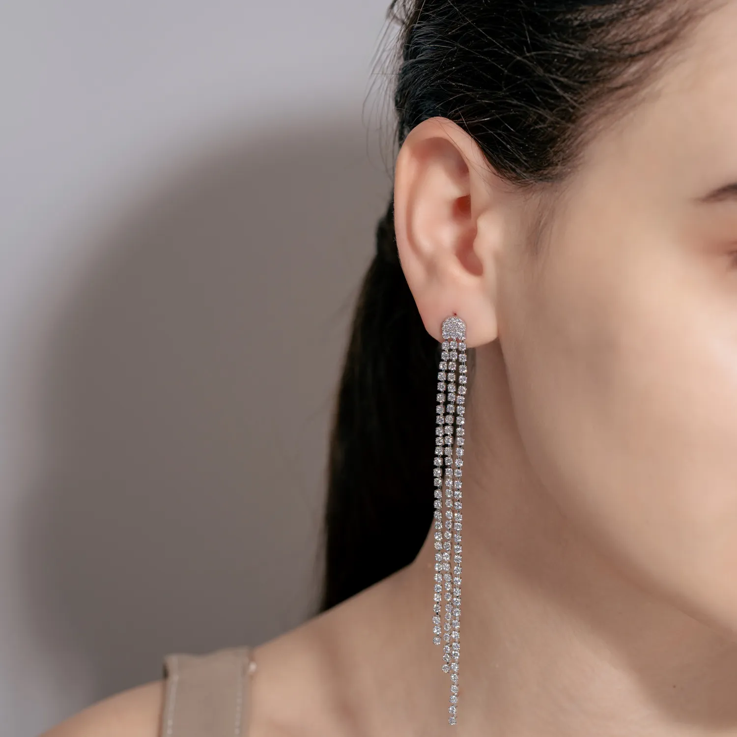 Cercei lungi din argint cu zirconii
