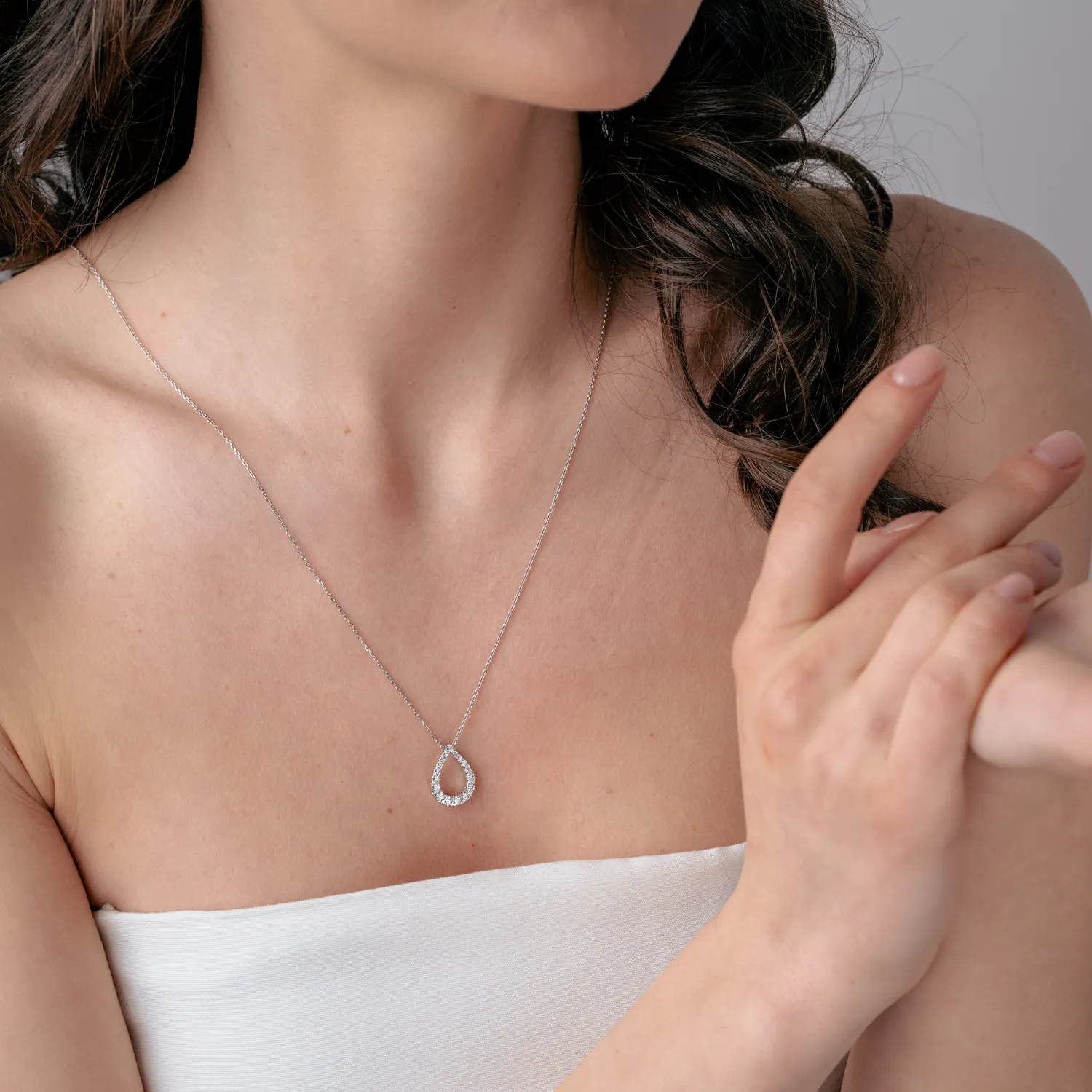 Pandantiv din aur alb cu diamante de 0.487ct create in laborator