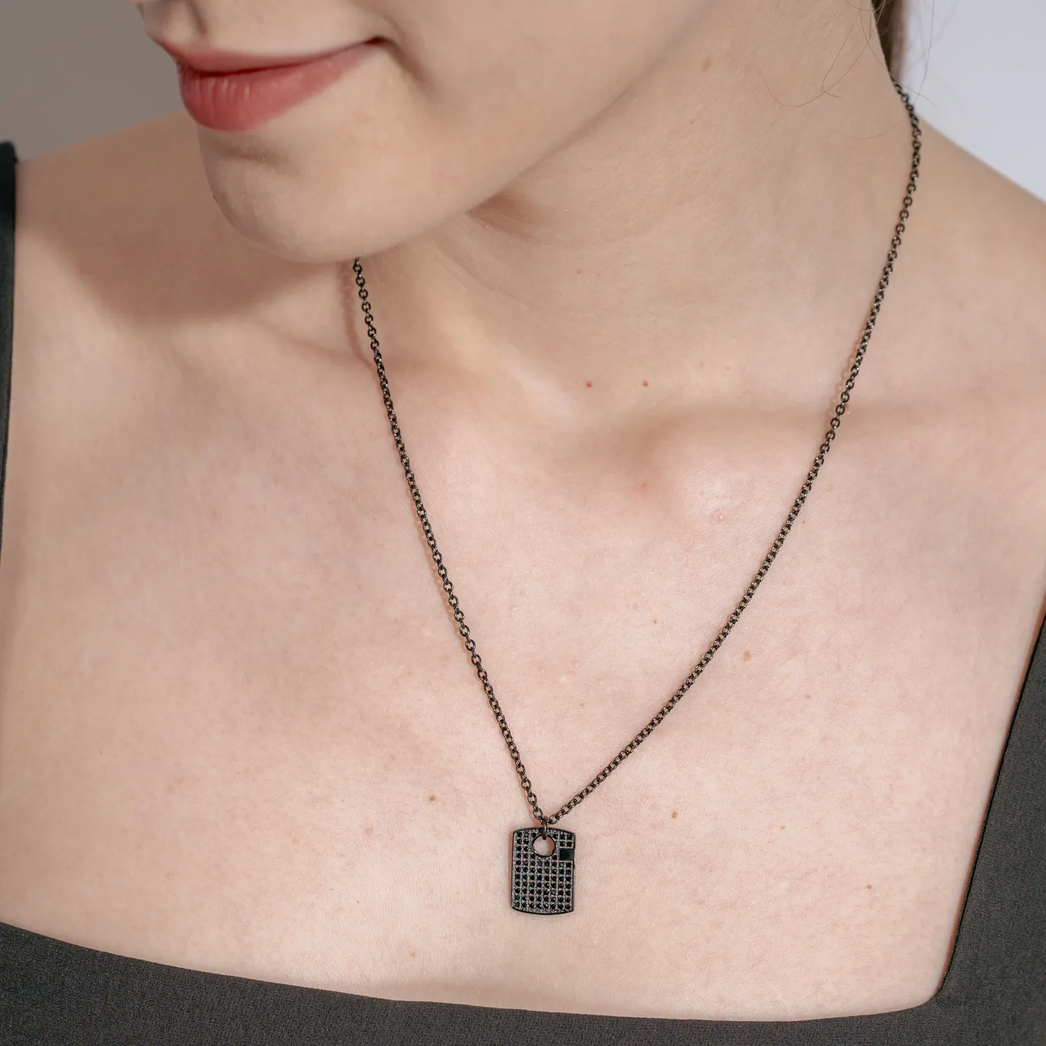 Lant din argint negru cu pandantiv geometric cu zirconii negre