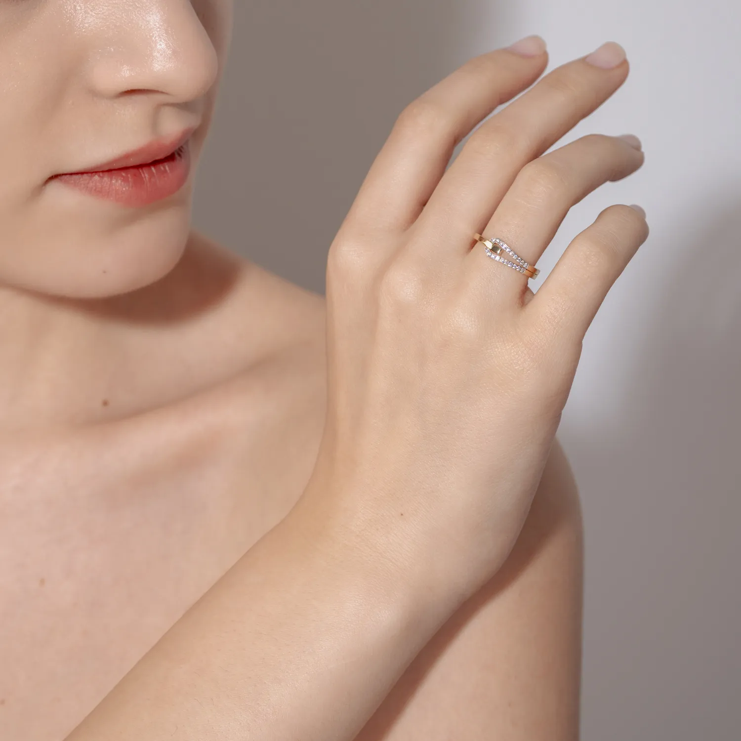 Inel din argint galben cu zirconii microsetting