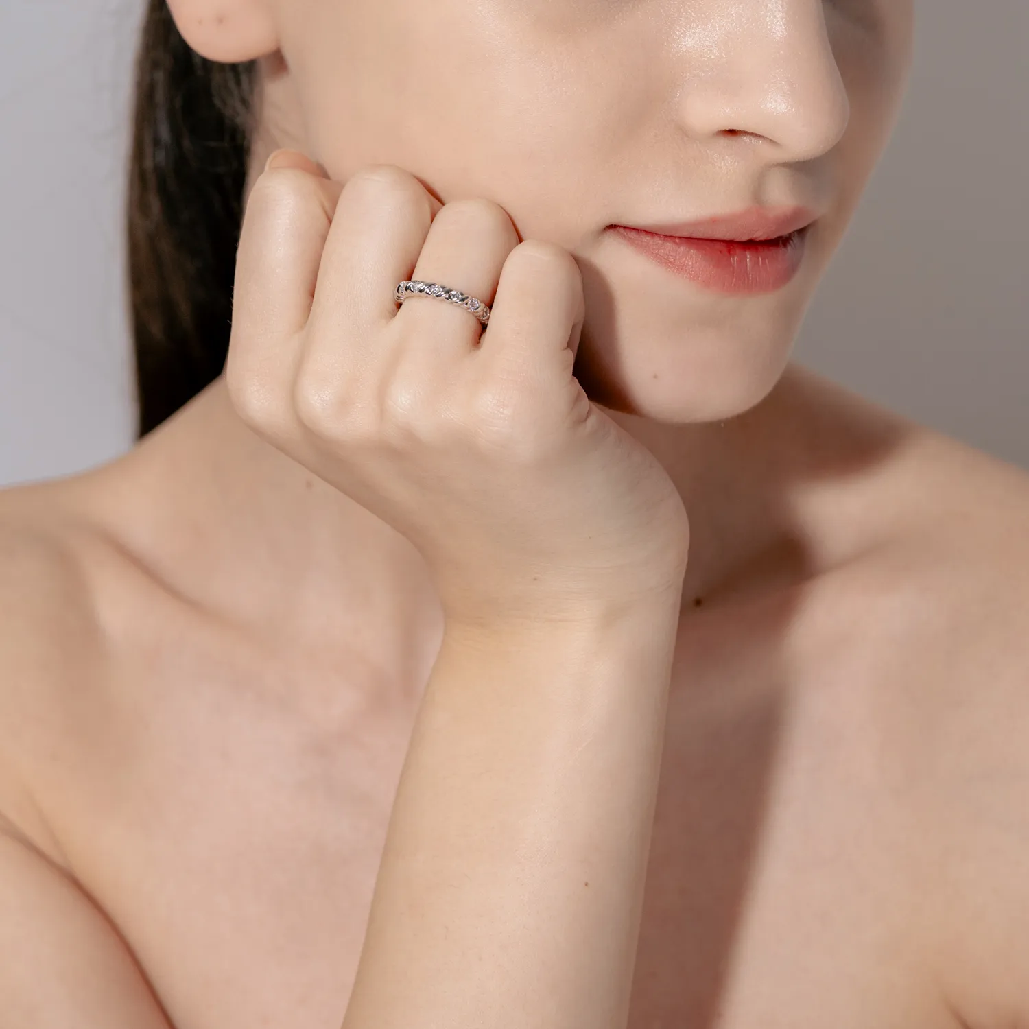 Inel semi eternity impletit din argint cu zirconii