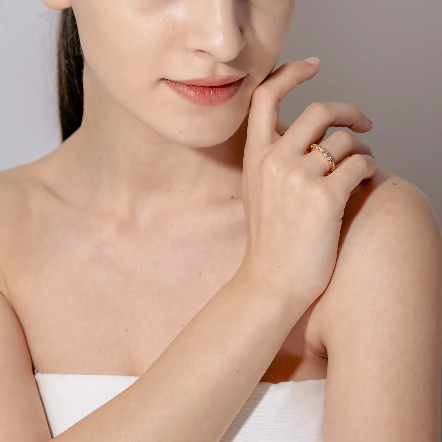 Inel semi eternity impletit din argint galben cu zirconii