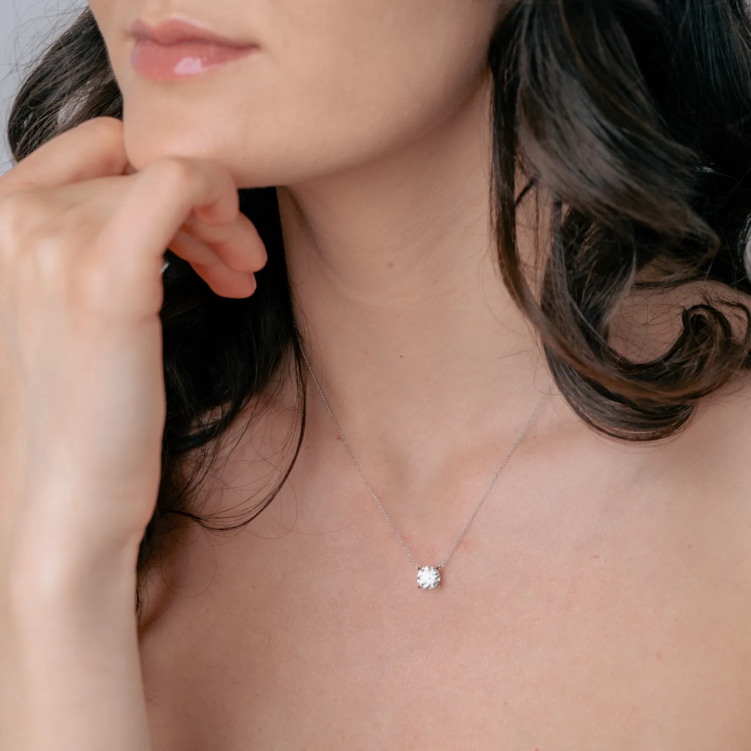 Colier din aur alb cu diamant solitaire de 2.05ct creat in laborator