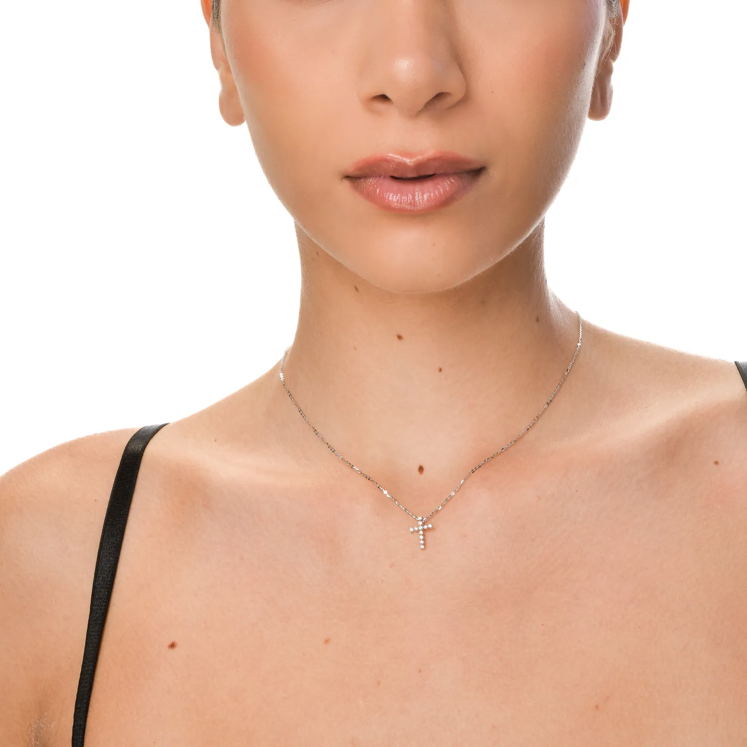 Lant cu pandantiv cruce din aur alb cu diamante de 0.1ct