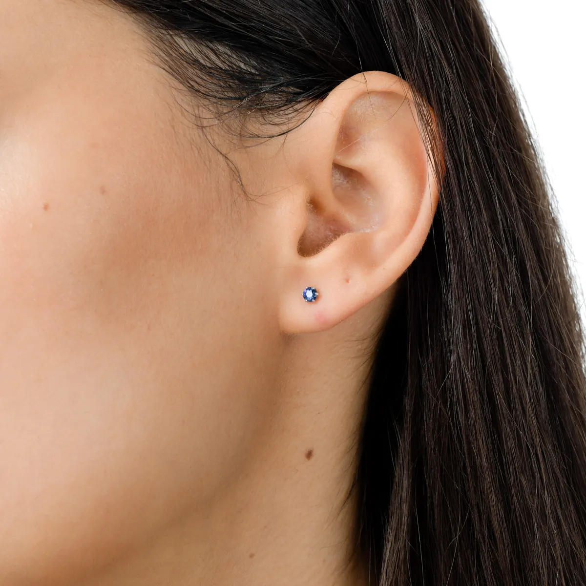 Cercei stud din aur alb cu safire de 0.3ct