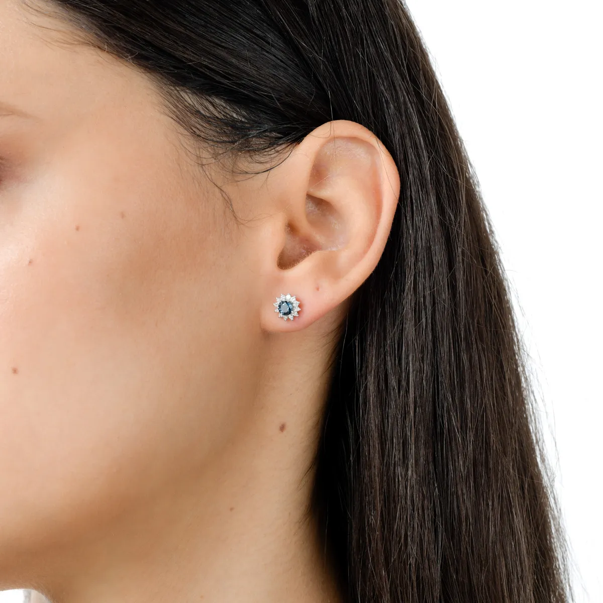 Cercei floare din aur alb cu topaze london blue de 0.6ct si diamante de 0.2ct create in laborator