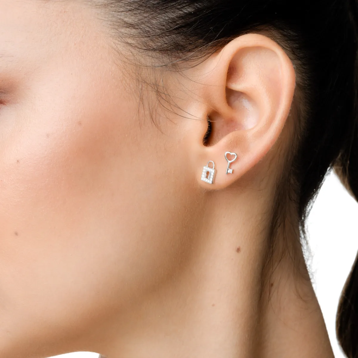 Cercei lacat si cheita din aur alb cu diamante de 0.07ct create in laborator - imagine 3