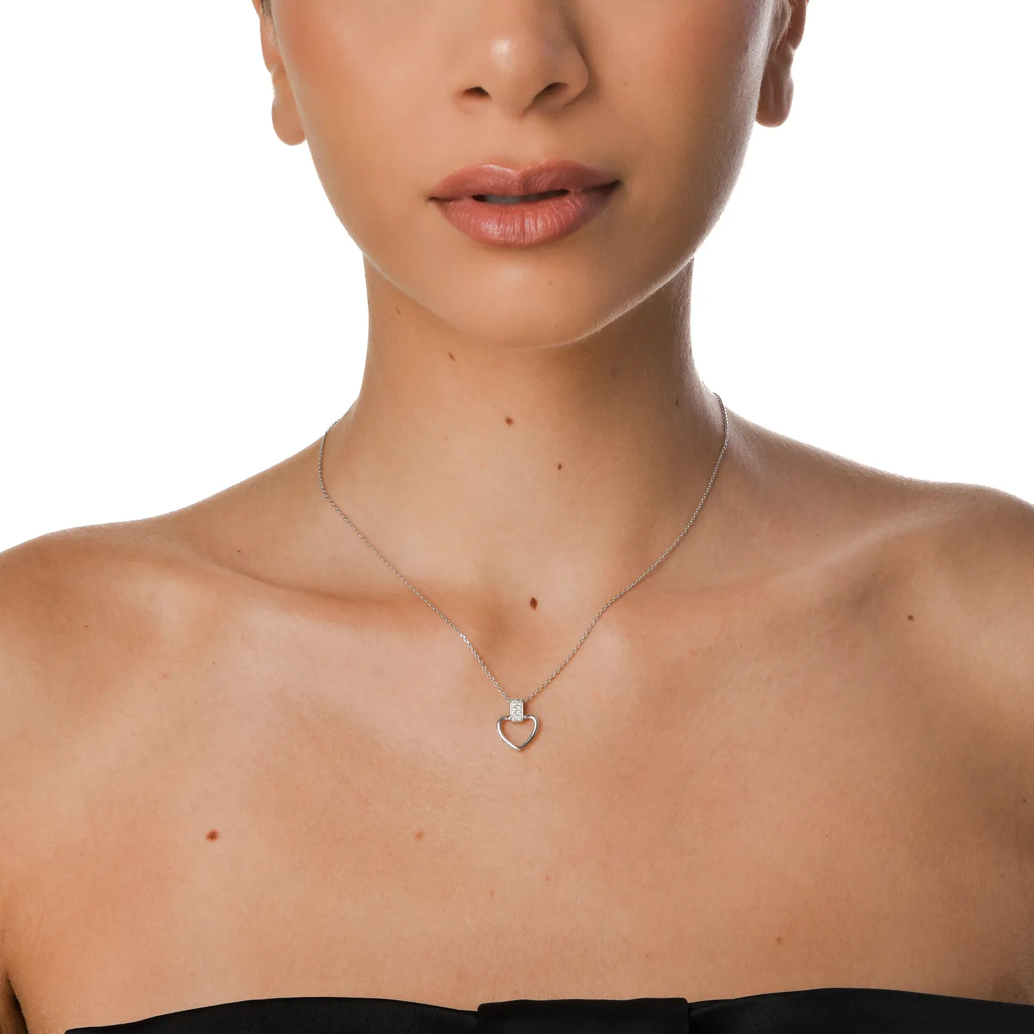 Pandantiv inima din aur alb cu diamante de 0.09ct create in laborator