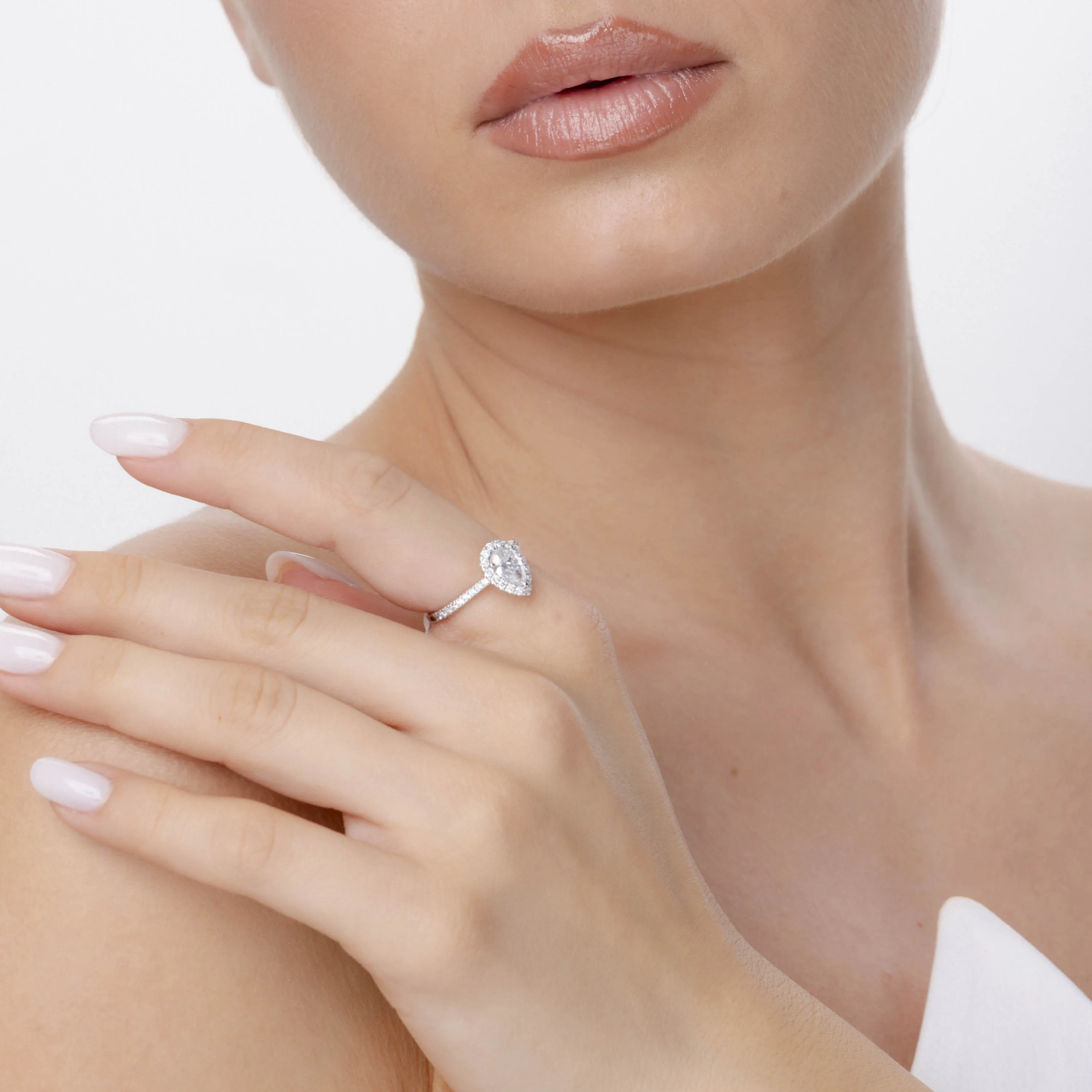 Inel de logodna din aur alb cu diamante de 1.1ct create in laborator