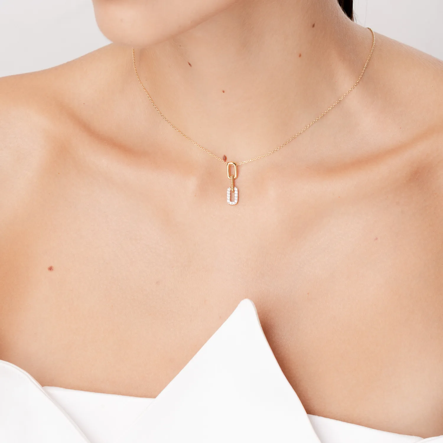 Pandantiv geometric din aur alb-galben cu diamante de 0.1ct create in laborator