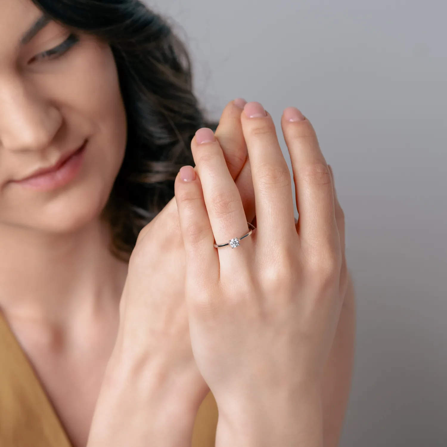 Inel de logodna din aur alb cu diamant solitaire de 0.3ct creat in laborator taietura rotunda