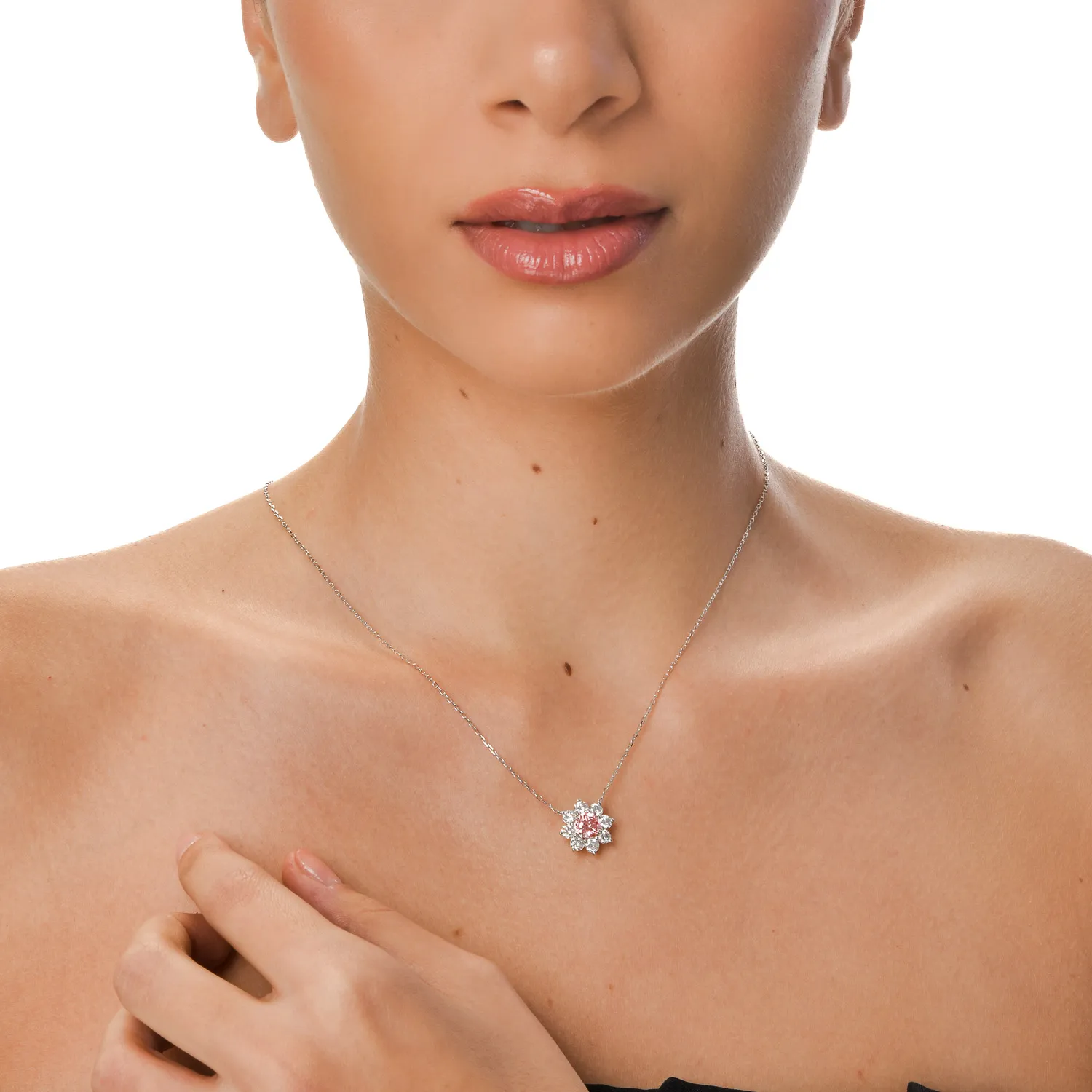 Lant cu pandantiv floare din aur alb cu diamant fancy roz si diamante incolore de 2.3ct create in laborator