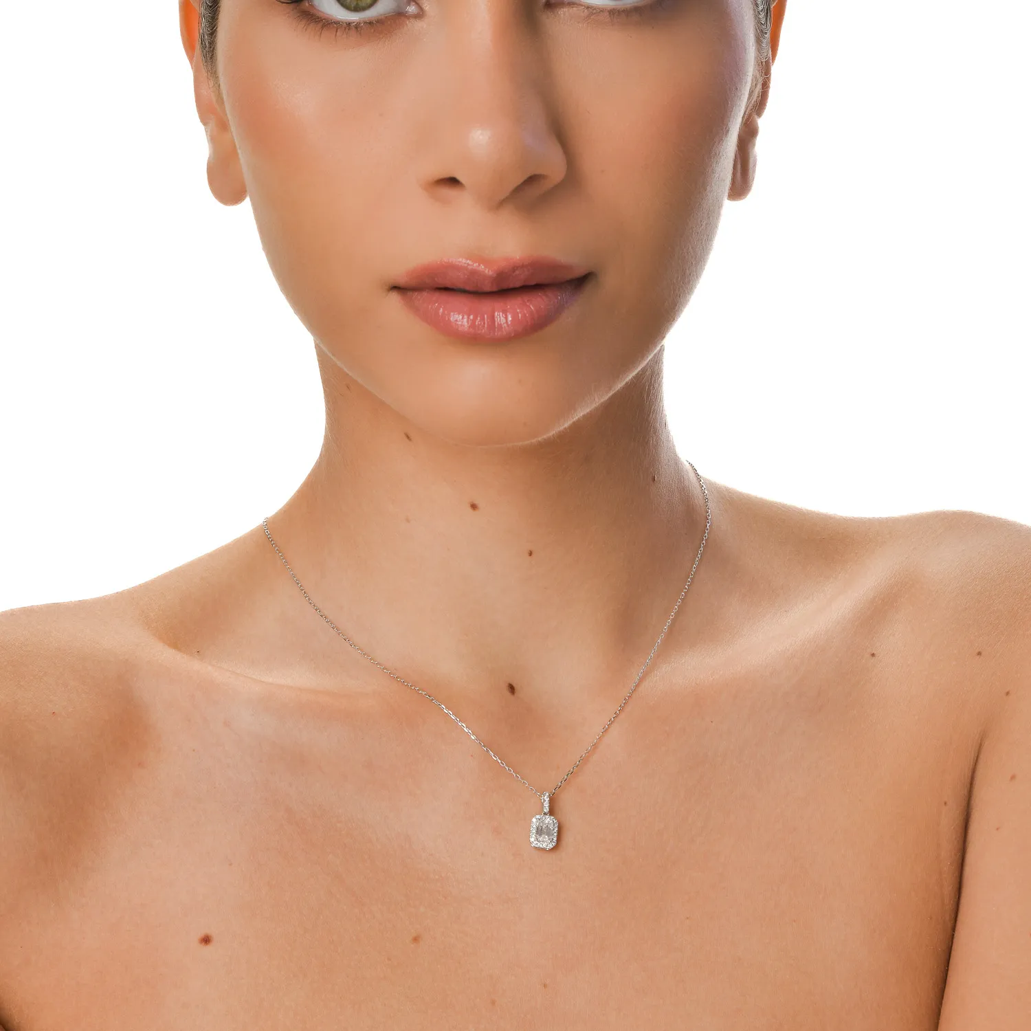 Lant cu pandantiv din aur alb cu diamante de 0.9ct create in laborator