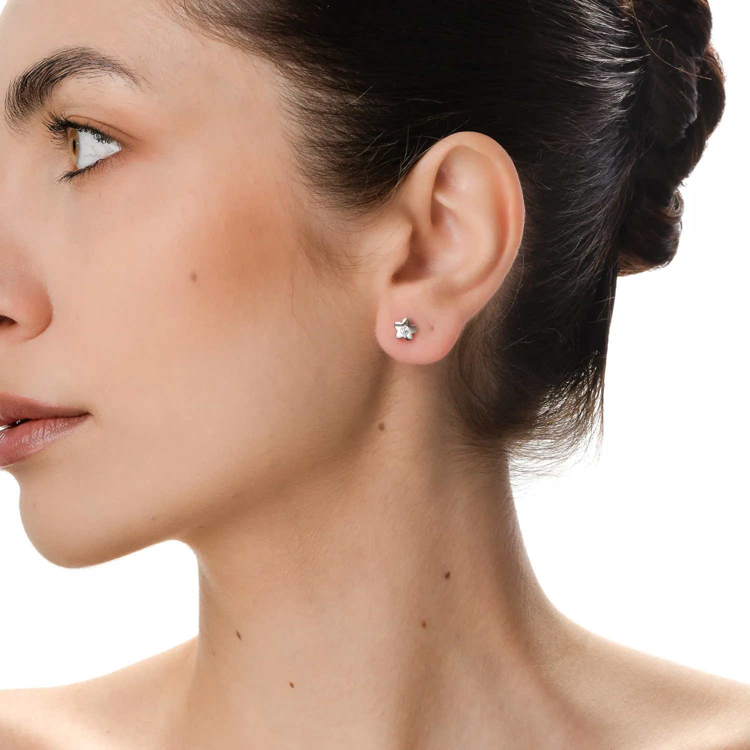 Cercei floare din aur alb cu diamante de 0.1ct create in laborator
