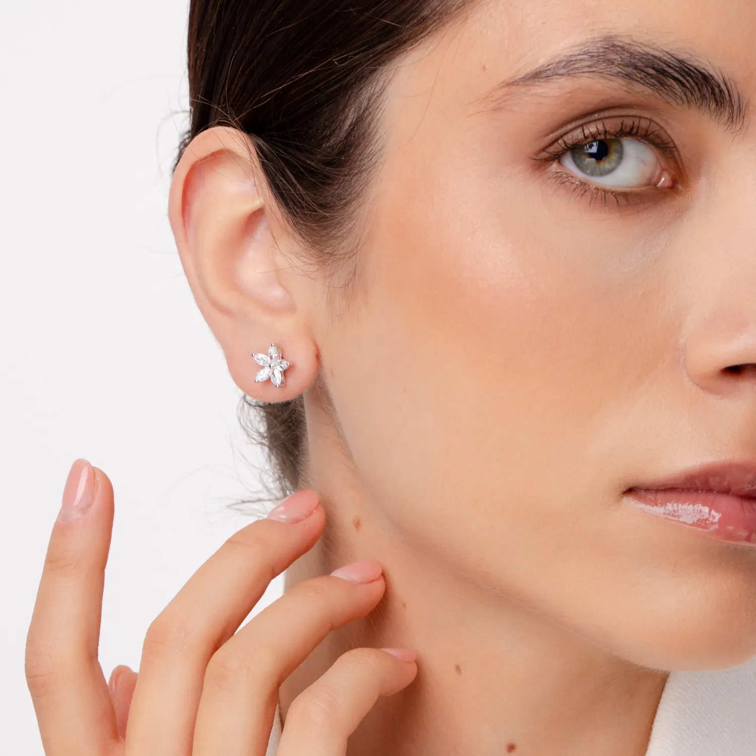Cercei florali din aur alb cu diamante de 1.12ct create in laborator
