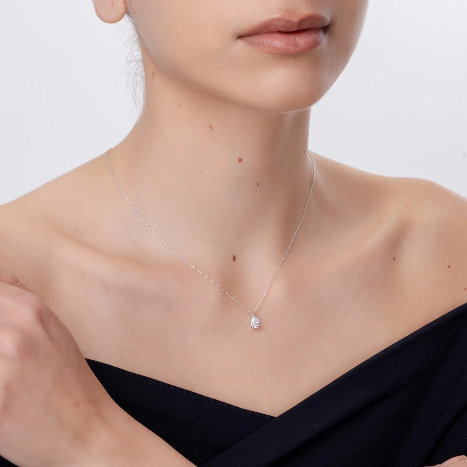 Lant cu pandantiv din aur alb cu diamant de 0.5ct creat in laborator