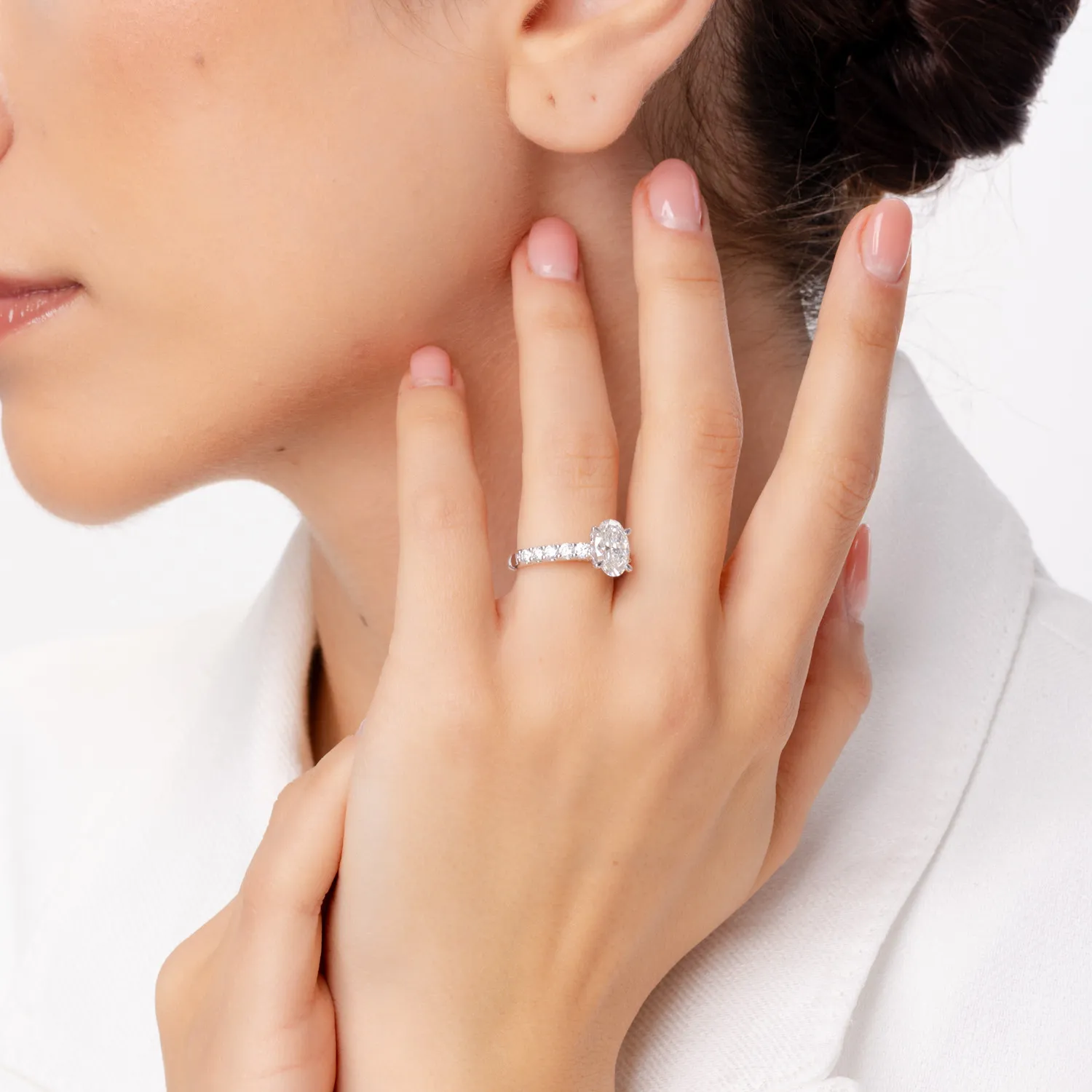 Inel din aur alb cu diamante de 2.78ct create in laborator