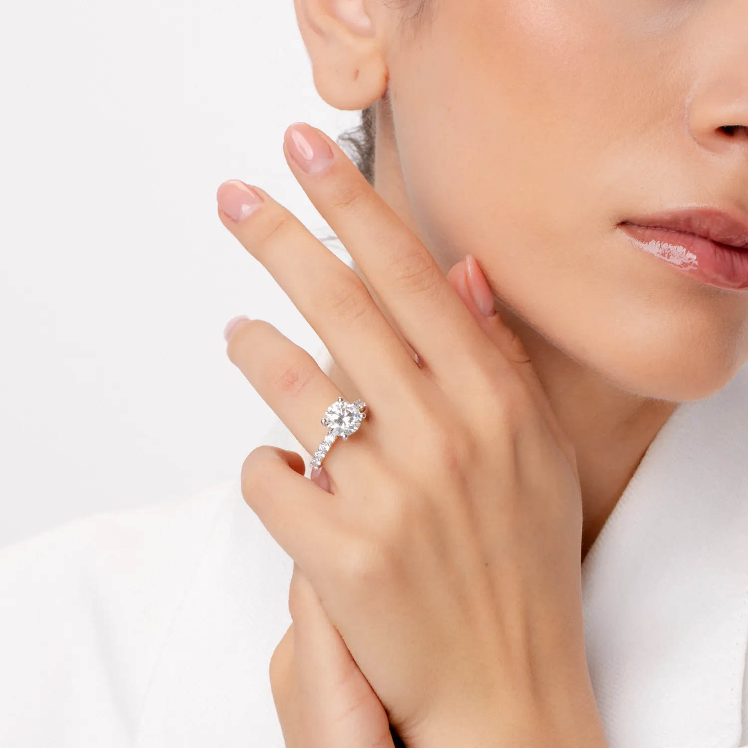 Inel din aur alb cu diamante de 3.73ct create in laborator