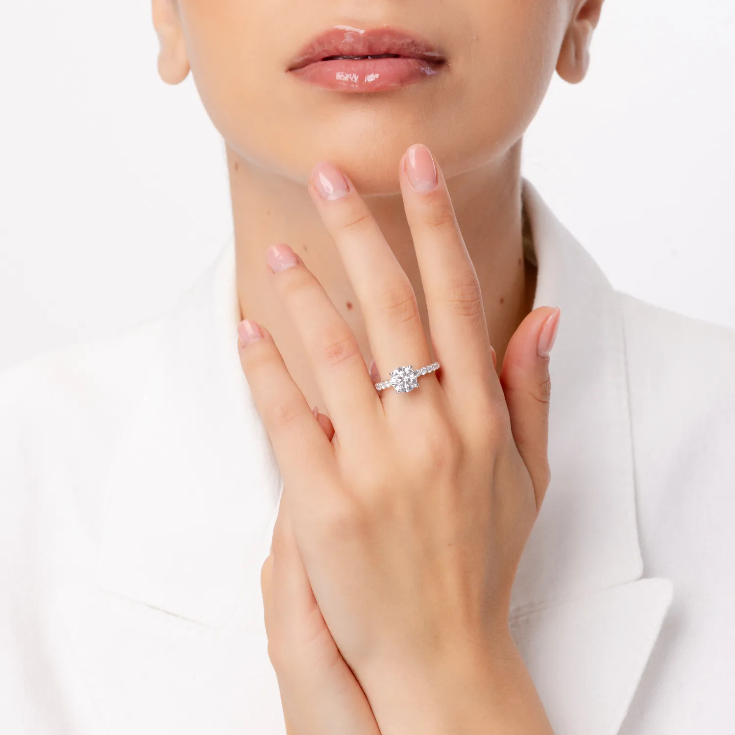 Inel din aur alb cu diamante de 2.5ct create in laborator