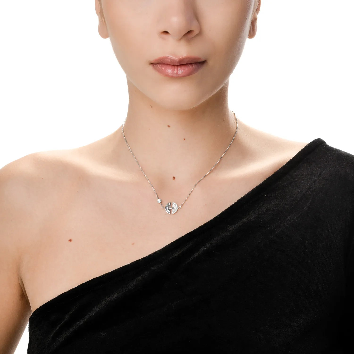 Lant cu pandantiv DAAR in semicerc din argint cu diamante de 0.34ct create in laborator