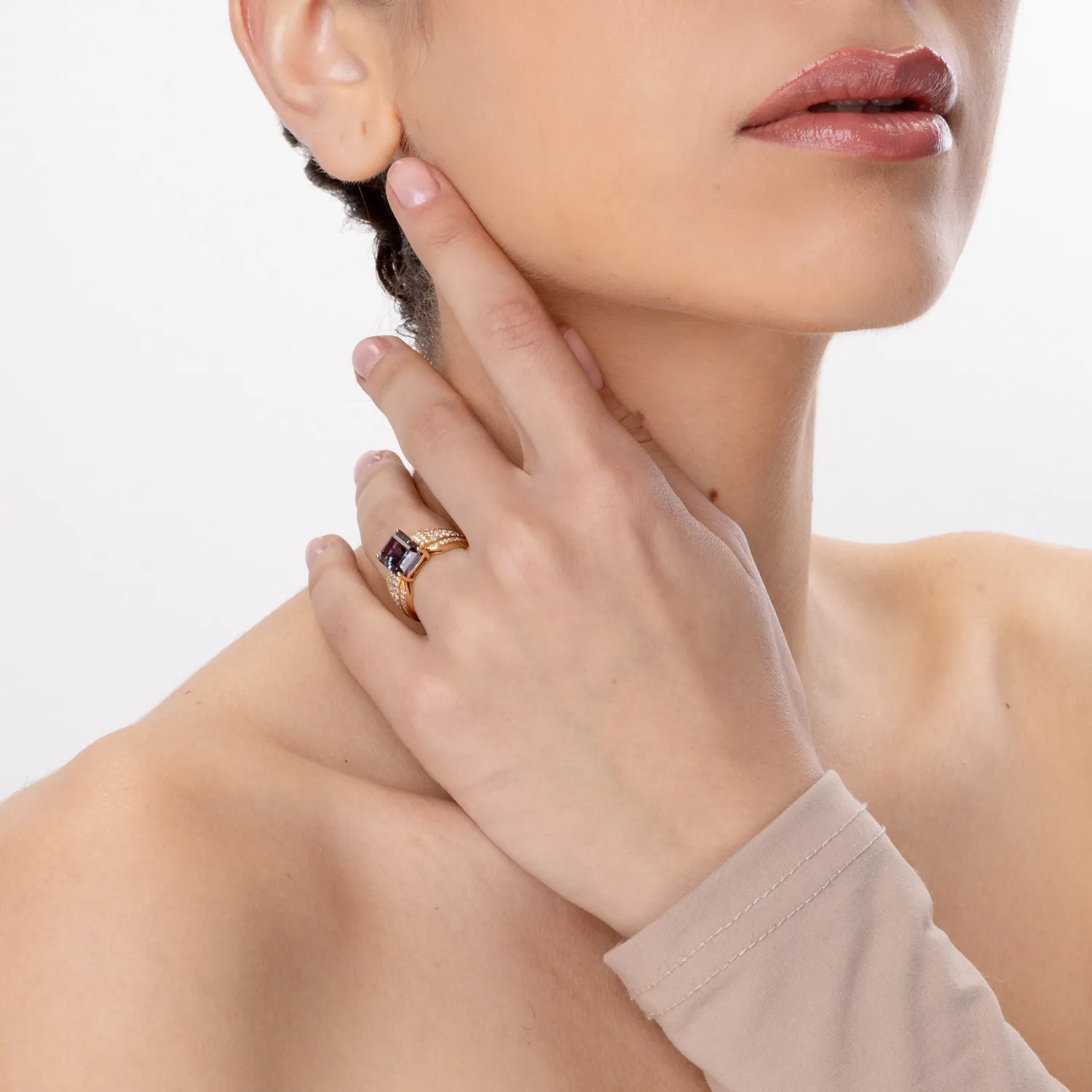 Inel din aur galben cu alexandrit si diamante de 5.36ct create in laborator