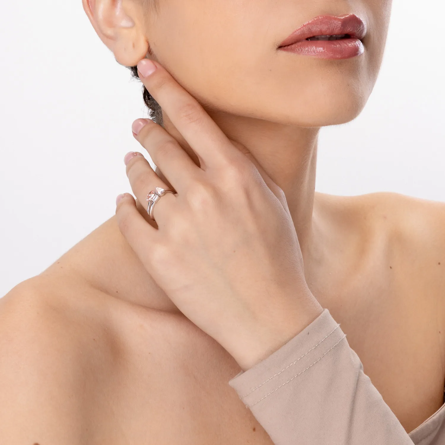 Inel din aur alb cu diamante fancy roz si diamante incolore de 0.99ct create in laborator