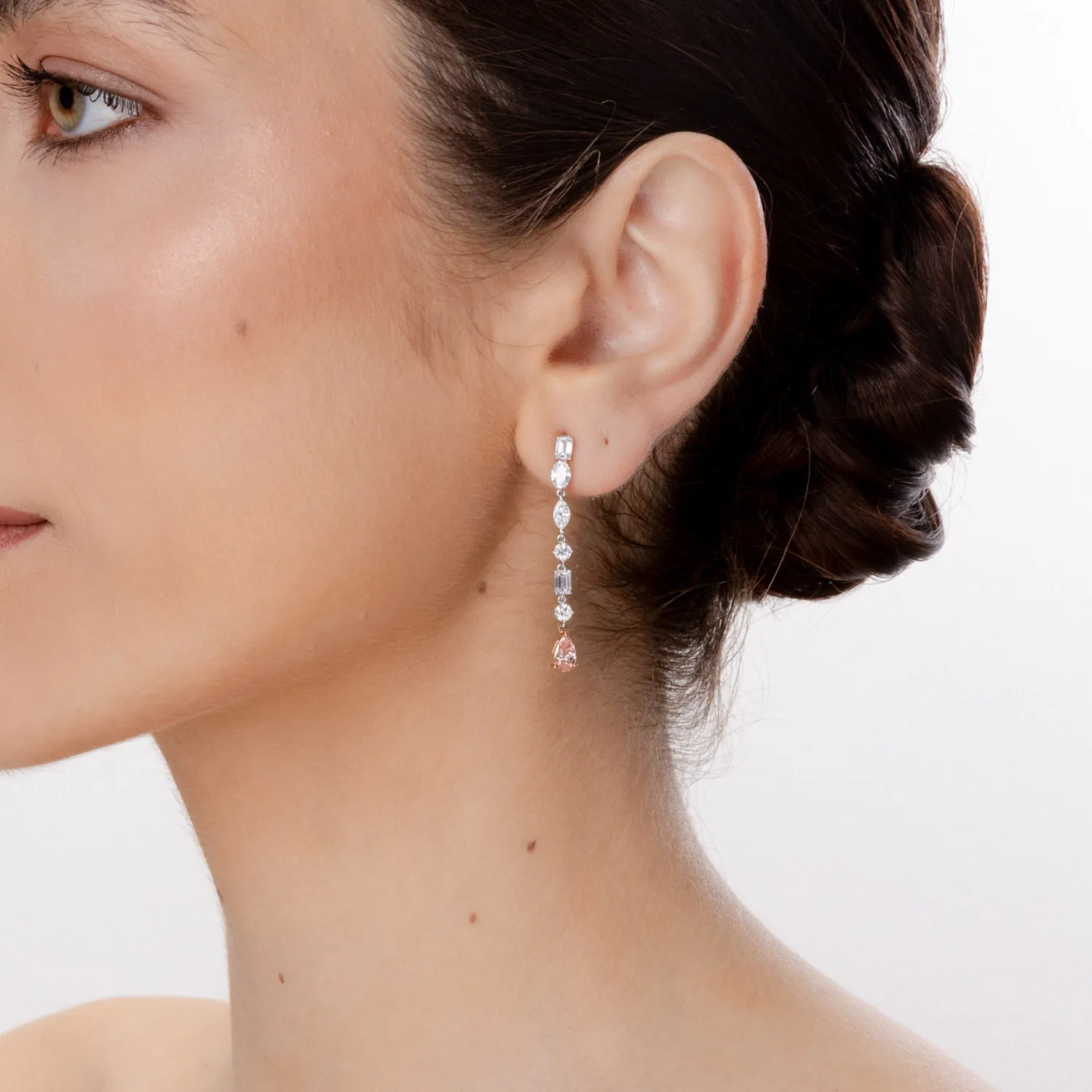 Cercei din aur alb cu diamante fancy roz si diamante incolore de 3.14ct create in laborator